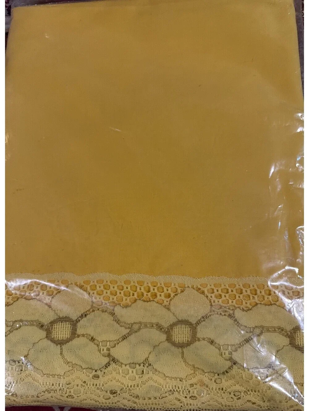 Vtg Lintex Bruges Tablecloth 67x104 Oblong Yellow Lace Permanent Press NOS NIP
